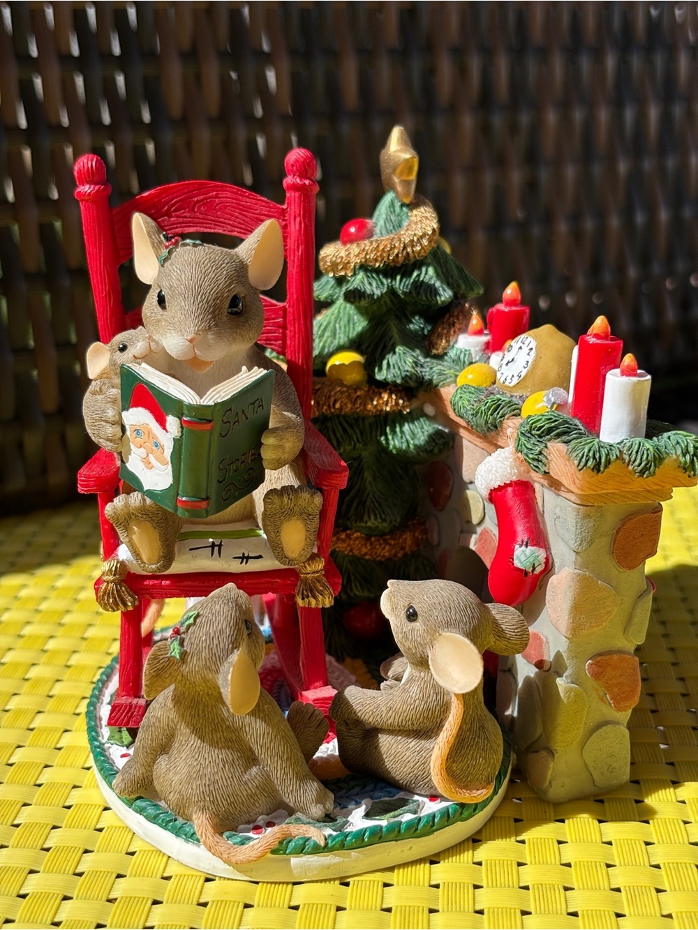 Charming Tails Figurine “Christmas Time Is Family Time”